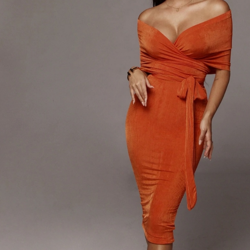 Wrap yourself in the beauty of our ORANGE ELIZABETH MULTIWAY DRESS. Wrap dress